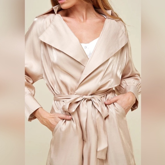 Woman’s Tan duster with belt - Picture 2 of 2